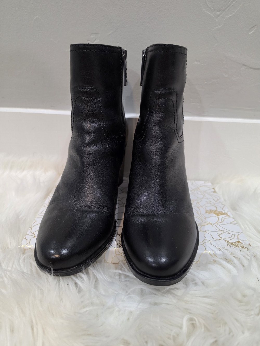 Naturalizer Black Leather Side-Zip Ankle Booties